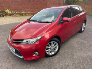 2014 Toyota Auris 1.6 V-Matic Icon Euro 5 5dr in Red — image 3