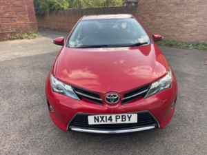 2014 Toyota Auris 1.6 V-Matic Icon Euro 5 5dr in Red — image 5