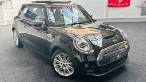 2020 MINI Electric Hatch Cooper Se 32.6kwh Level 3 Auto 3dr in Black — image 5
