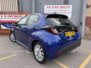 2020 Toyota Yaris 1.5 Vvt-H Icon E-CVT Euro 6 (s/s) 5dr in Blue — image 5