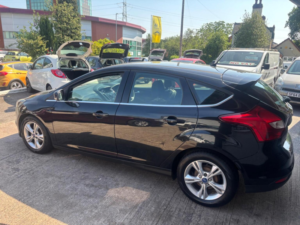2012 Ford Focus 1.6 Tdci Zetec Euro 5 (s/s) 5dr in Black — image 3