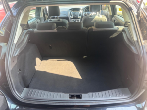 2012 Ford Focus 1.6 Tdci Zetec Euro 5 (s/s) 5dr in Black — image 6