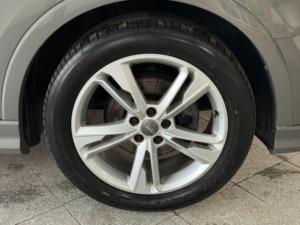 2019 Audi Q3 2.0 Tdi 35 S Line SUV 5dr Diesel S Tronic Euro 6 (s/s) (150 Ps) in Grey — image 4