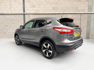 2017 Nissan Qashqai 1.2 Dig-T N-Connecta 2WD Euro 6 (s/s) 5dr in Grey — image 4