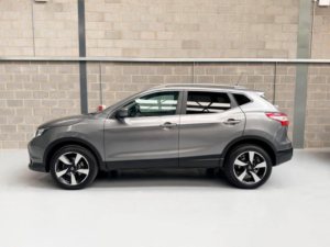 2017 Nissan Qashqai 1.2 Dig-T N-Connecta 2WD Euro 6 (s/s) 5dr in Grey — image 6