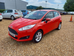 2014 Ford Fiesta 1.25 Zetec Euro 5 5dr in Red — image 3