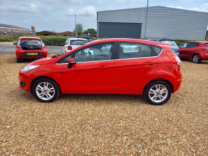 2014 Ford Fiesta 1.25 Zetec Euro 5 5dr in Red — image 4
