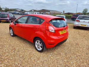 2014 Ford Fiesta 1.25 Zetec Euro 5 5dr in Red — image 5