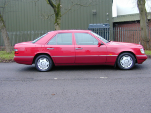 1994 Mercedes-Benz 200 Ref 8743 - Deposit Paid - Mercedes Benz W124 E200 Automatic Saloon - Only 28k!! (rhd - Uk Car) in Red — image 2