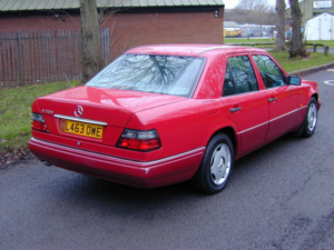 1994 Mercedes-Benz 200 Ref 8743 - Deposit Paid - Mercedes Benz W124 E200 Automatic Saloon - Only 28k!! (rhd - Uk Car) in Red — image 3