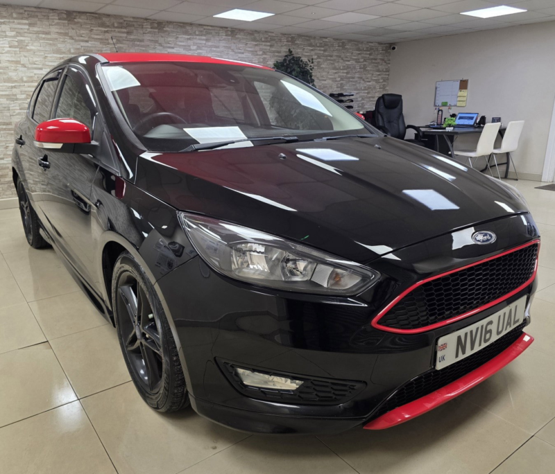 2016 Ford Focus 2.0 Tdci Zetec S Black Edition Hatchback 5dr Diesel Manual Euro 6 (s/s) (150 Ps) in Multicolour — image 1