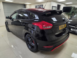 2016 Ford Focus 2.0 Tdci Zetec S Black Edition Hatchback 5dr Diesel Manual Euro 6 (s/s) (150 Ps) in Multicolour — image 3