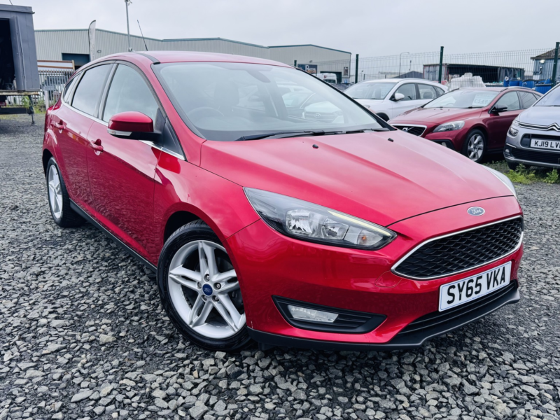 2015 Ford Focus 1.0 T Ecoboost Zetec in Red — image 1