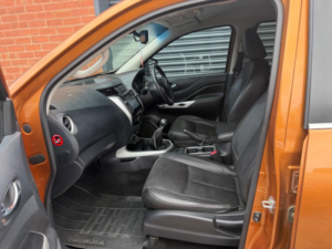 2017 Nissan Navara 2.3 Dci Tekna 4WD Euro 6 (s/s) 4dr in Yellow — image 3