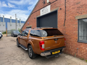 2017 Nissan Navara 2.3 Dci Tekna 4WD Euro 6 (s/s) 4dr in Yellow — image 5