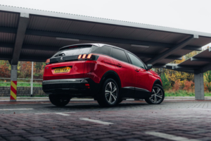 2017 Peugeot 3008 1.6l Active Blue Hdi S/s SUV 5dr Diesel Manual Euro 6 (120 Bhp) in Red — image 4