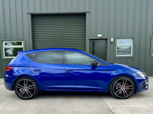 2017 SEAT Leon 2.0 Tsi Cupra 300 in Blue — image 3