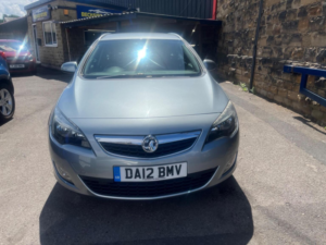 2012 Vauxhall Astra 1.6 16v Sri Sports Tourer Euro 5 5dr in Silver — image 2