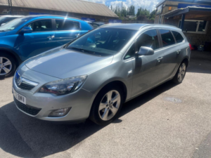 2012 Vauxhall Astra 1.6 16v Sri Sports Tourer Euro 5 5dr in Silver — image 3