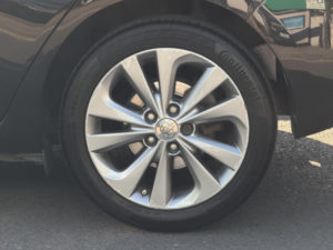 2014 Toyota Auris 1.8 Vvt-H Excel in Black — image 5