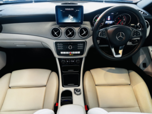 2017 Mercedes-Benz Gla 2.1 Gla200d Sport in Grey — image 2