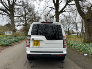 2011 Land Rover Discovery 4 3.0 Sd V6 Landmark Le SUV 5dr Diesel Commandshift 4WD Euro 5 (245 Ps) in White — image 4