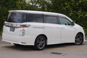 2012 Nissan Elgrand 2.5 Highway Star Urban Chrome 5dr 7 Seats in White — image 4