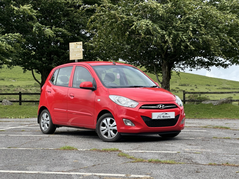 2013 Hyundai I10 1.2 Active 5dr Man, Petrol, White + £20 Road Tax in Red — image 1