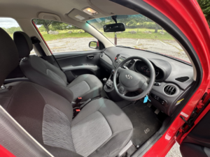 2013 Hyundai I10 1.2 Active 5dr Man, Petrol, White + £20 Road Tax in Red — image 4