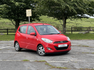2013 Hyundai I10 1.2 Active 5dr Man, Petrol, White + £20 Road Tax in Red — image 6