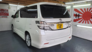 2012 Toyota Vellfire 2.4 Lounge Seats in White — image 2