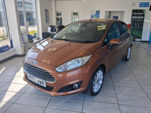2016 Ford Fiesta 1.0 T Ecoboost Titanium in Brown — image 2