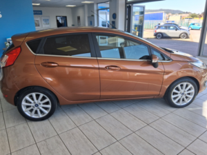 2016 Ford Fiesta 1.0 T Ecoboost Titanium in Brown — image 5