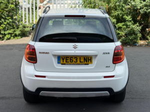 2013 Suzuki Sx4 1.6 Sz5 4grip Euro 5 5dr in White — image 3