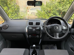 2013 Suzuki Sx4 1.6 Sz5 4grip Euro 5 5dr in White — image 4
