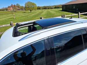 2017 Volkswagen Tiguan 2.0 Tsi Bluemotion Tech Sel in White — image 4