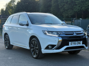 2016 Mitsubishi Outlander 2.0h 12kwh Gx5hs SUV 5dr Petrol Plug-In Hybrid CVT 4WD Euro 6 (s/s) (200 Ps) in White — image 3