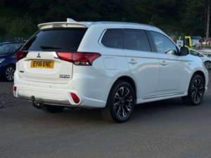 2016 Mitsubishi Outlander 2.0h 12kwh Gx5hs SUV 5dr Petrol Plug-In Hybrid CVT 4WD Euro 6 (s/s) (200 Ps) in White — image 5