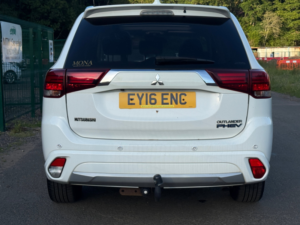 2016 Mitsubishi Outlander 2.0h 12kwh Gx5hs SUV 5dr Petrol Plug-In Hybrid CVT 4WD Euro 6 (s/s) (200 Ps) in White — image 6
