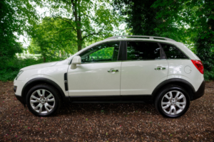 2012 Vauxhall Antara 2.2 Cdti Se in White — image 5