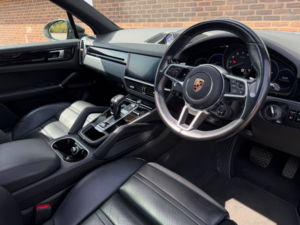 2019 Porsche Cayenne 3.0 V6 E-Hybrid 14.1kwh SUV 5dr Petrol Plug-In Hybrid Tiptronics 4WD Euro 6 (s/s) (3.6kw Charger) (462 Ps) in Grey — image 3