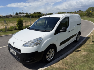 2015 Peugeot Partner 1.6 Hdi 625 Professional in White — image 3