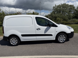 2015 Peugeot Partner 1.6 Hdi 625 Professional in White — image 5
