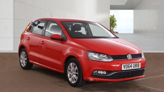 2014 Volkswagen Polo 1.2 Tsi Bluemotion Tech Se in Red — image 1