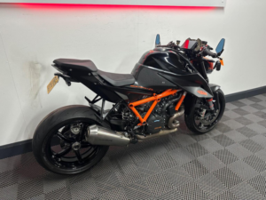 2020 Ktm 1290 Super Duke R 1290 X-Ring Euro 4 in Black — image 5