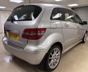2009 Mercedes-Benz B Class 1.7 B170 Sport MPV 5dr Petrol CVT (175 G/km, 116 Bhp) in Multicolour — image 4