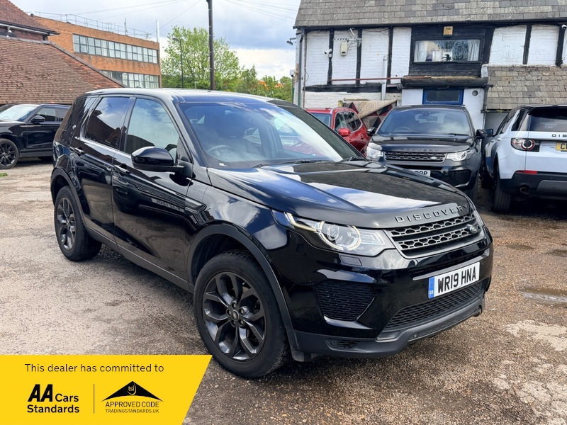 2019 Land Rover Discovery Sport Td4 Landmark in Black — image 1