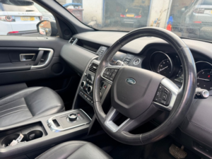 2019 Land Rover Discovery Sport Td4 Landmark in Black — image 4