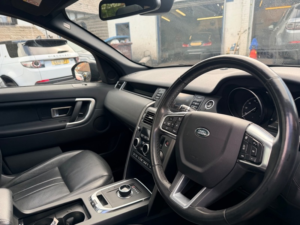 2019 Land Rover Discovery Sport Td4 Landmark in Black — image 5