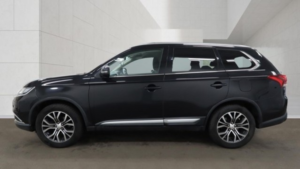 2016 Mitsubishi Outlander 2.2 Di-D 3 in Black — image 4